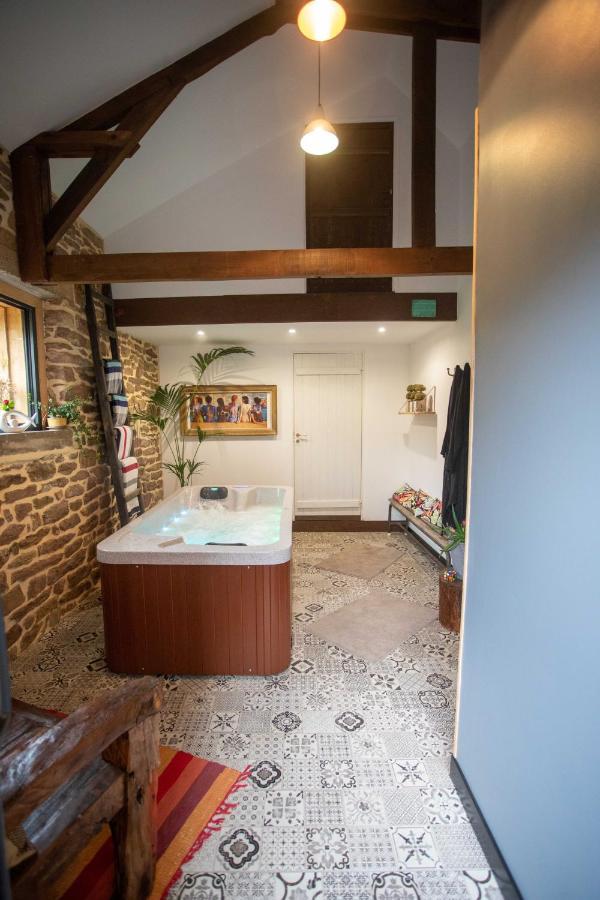 Il Etait Une Fois Broceliande Saint-Malon-sur-Mel Exterior photo